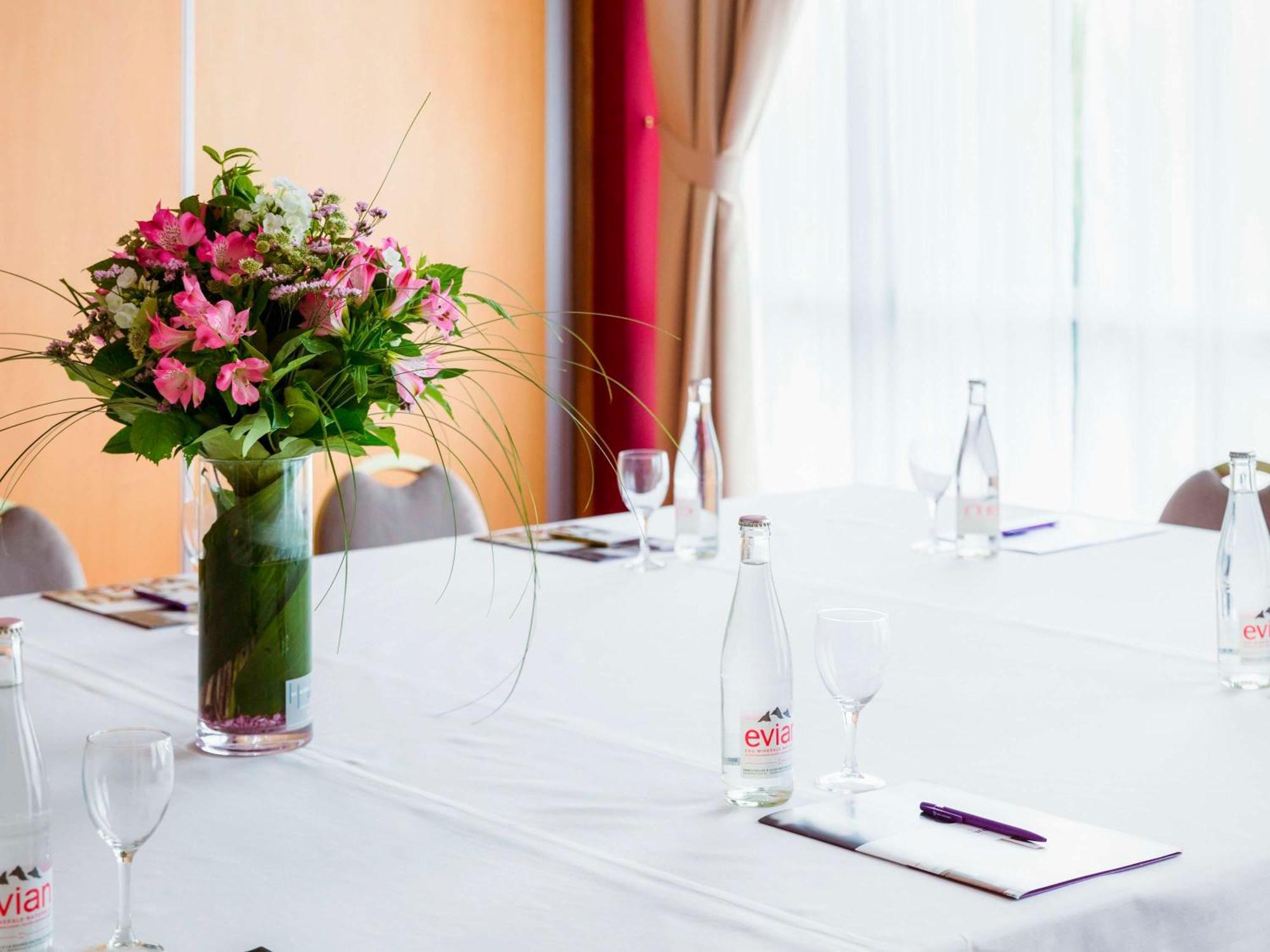 Mercure Nevers Pont De Loire Eksteriør billede