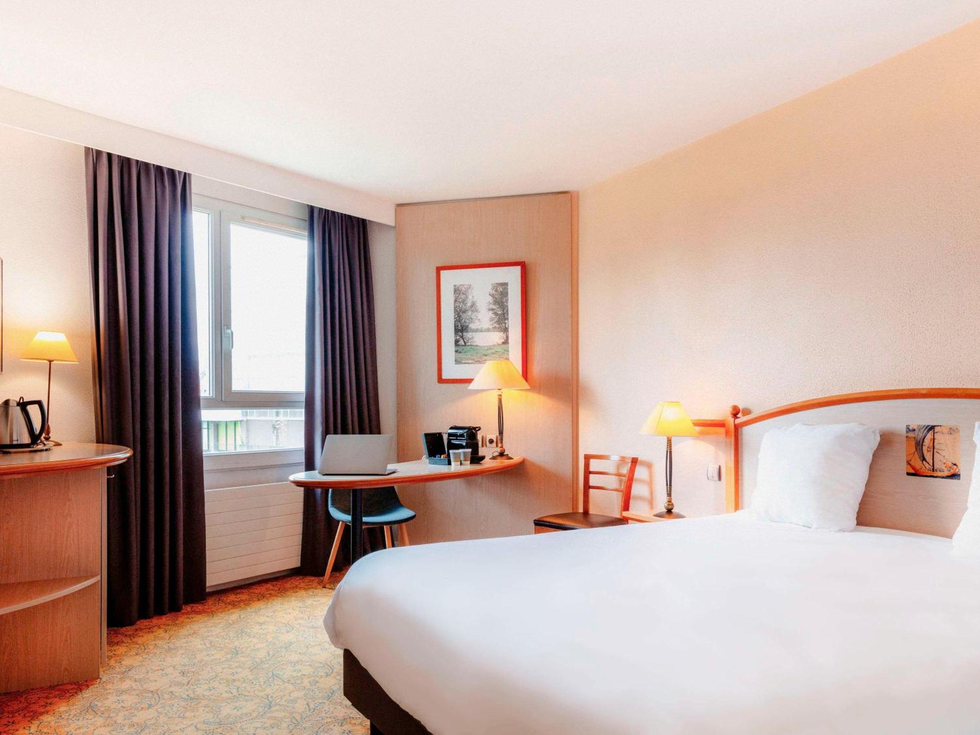 Mercure Nevers Pont De Loire Eksteriør billede