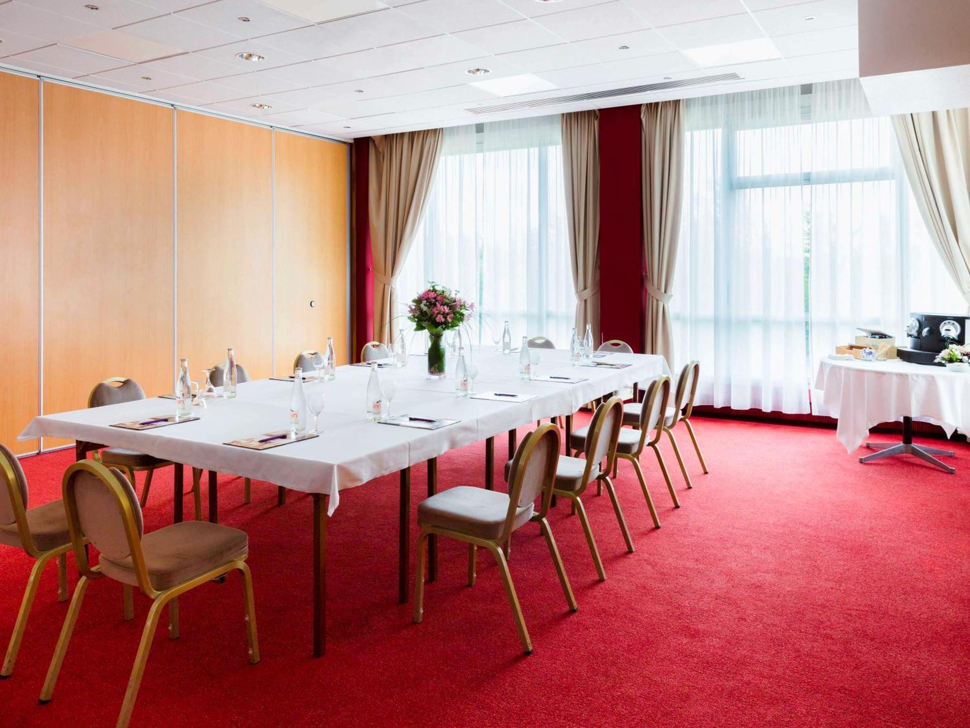 Mercure Nevers Pont De Loire Eksteriør billede